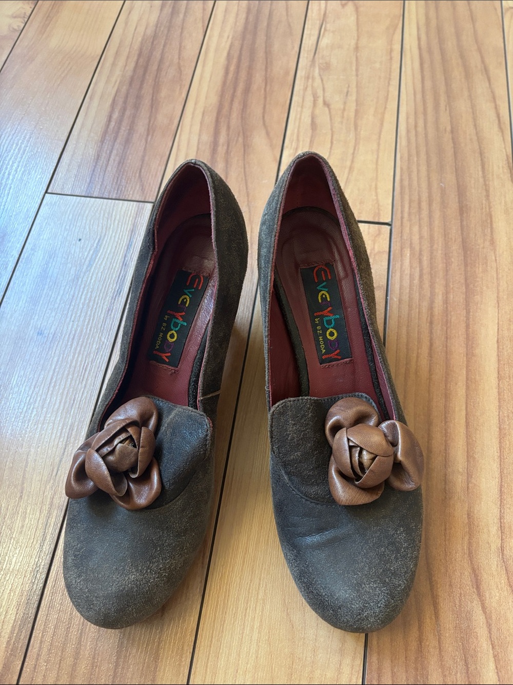 Vintage Everybody by BZ Moda Leather Floral Accent Heels Italy